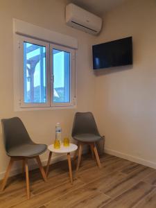 a room with two chairs and a table and a tv at Casa Nuestro Sueño in Oria