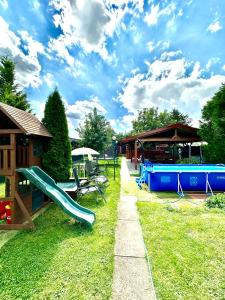 Bazén v ubytování Apartmán Sen nebo v jeho okolí