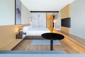 a hotel room with a bed and a table at Fairfield by Marriott Beijing Daxing Airport in Beijing