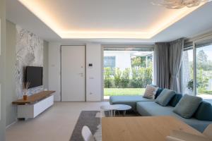 a living room with a blue couch and a tv at Viride Mare in Numana