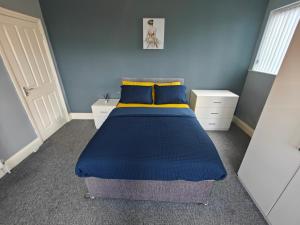 Un ou plusieurs lits dans un hébergement de l'établissement Spacious large room 001