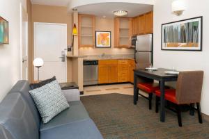 a living room with a table and a kitchen at Residence Inn Port St Lucie in Port Saint Lucie