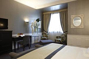 Postel nebo postele na pokoji v ubytování Hotel Carlton
