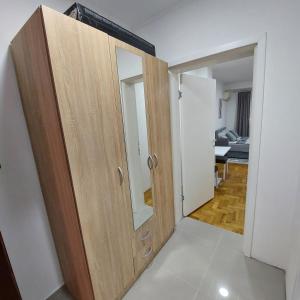 Giường trong phòng chung tại Apartman Tara