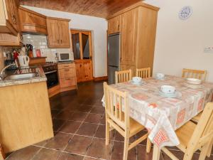 Kuchyň nebo kuchyňský kout v ubytování Clogher Cottage