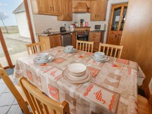 Kuchyň nebo kuchyňský kout v ubytování Clogher Cottage