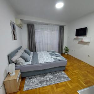 Giường trong phòng chung tại Apartman Tara