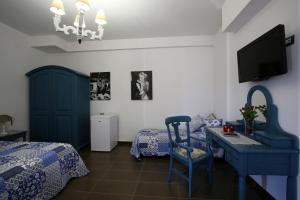 a bedroom with a blue desk and a bed at Il Gigante Che Dorme in Castel Castagna