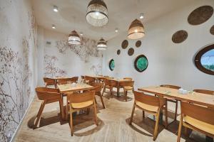 Reštaurácia alebo iné gastronomické zariadenie v ubytovaní Golden Tulip Międzyzdroje Residence