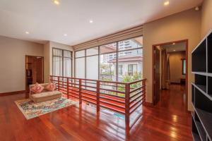 TV a/nebo společenská místnost v ubytování 曼谷摩洛哥风格之绝色之城