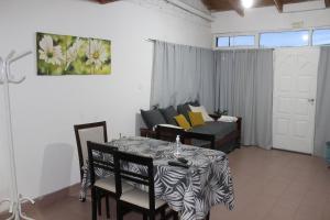 a living room with a table and a couch at Cacique Catriel "PLANTA BAJA" check-in flexible in Catriel