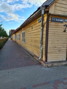 Budova, kde se apartmán nachází + 3 fotografie