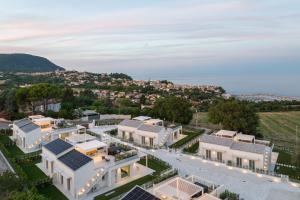 - une vue aérienne sur une villa en positano dans l'établissement Viride Mare, à Numana