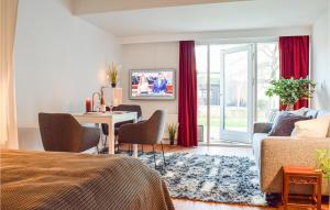 a living room with a bed and a table with chairs at Amazing Apartment In Helsingr With Kitchen in Helsingør