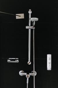 a metal towel rack with a toothbrush and a wand at Hotel K10 in Urnieta