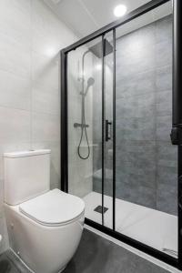 a bathroom with a toilet and a glass shower at Nice apartment in the center of Madrid-S-EL-VERDE in Madrid