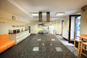 Kuchyň nebo kuchyňský kout v ubytování Pegasus Hostel Berlin