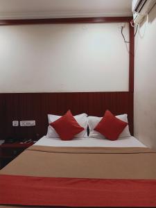Voodi või voodid majutusasutuse Hotel Neem Tree Hyderabad Airport toas