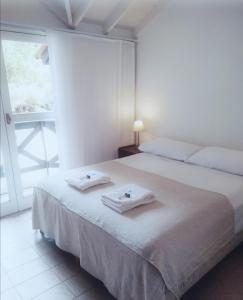 En eller flere senge i et værelse på Tennis Ranch Pinamar