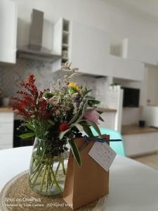 Кухня или мини-кухня в Da Rosa e Pier - Charming central apartment
 +32 фотографии