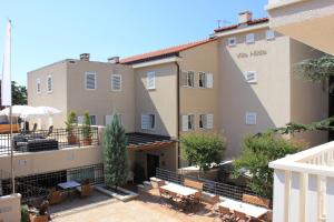 a view of the courtyard of a building at Hotel Abalone in Crikvenica