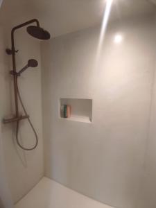 Phòng tắm tại DAOU Sormiou