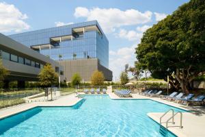 Hilton Los Angeles-Culver City, CA内部或周边的泳池