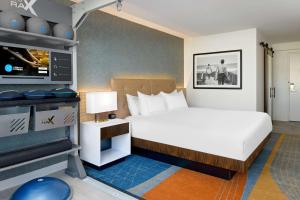 Hilton Los Angeles-Culver City, CA客房内的一张或多张床位