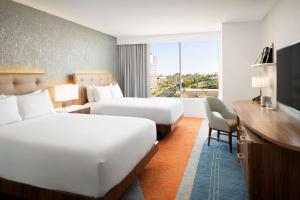 Hilton Los Angeles-Culver City, CA客房内的一张或多张床位