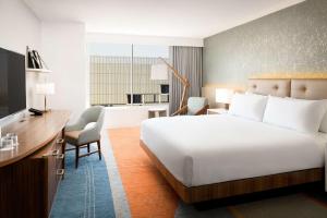 Hilton Los Angeles-Culver City, CA客房内的一张或多张床位