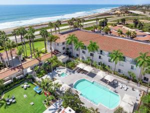 an aerial view of a building with a pool and the ocean at Hilton Garden Inn Carlsbad Beach in Carlsbad