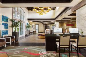 Cape Rey Carlsbad Beach, A Hilton Resort & Spa的休息区