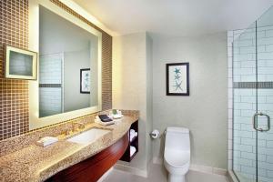 Cape Rey Carlsbad Beach, A Hilton Resort & Spa的一间浴室
