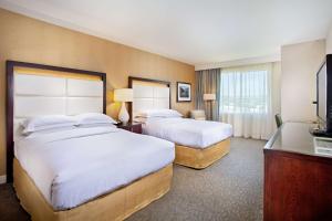 Cape Rey Carlsbad Beach, A Hilton Resort & Spa客房内的一张或多张床位