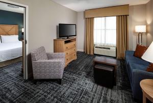 TV a/nebo společenská místnost v ubytování Homewood Suites by Hilton Austin/Round Rock