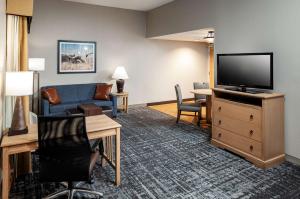 TV a/nebo společenská místnost v ubytování Homewood Suites by Hilton Austin/Round Rock