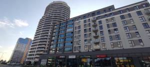 een hoog gebouw voor een gebouw bij GOLD APARTMENTS Capital Towers in Rzeszów