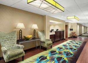 a lobby with two chairs and a waiting room at Hampton Inn Dallas Irving Las Colinas in Irving