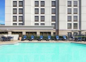 a swimming pool in front of a hotel at Hampton Inn Dallas Irving Las Colinas in Irving