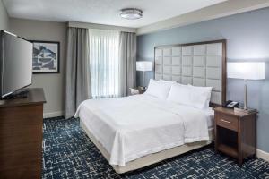 Postel nebo postele na pokoji v ubytování Homewood Suites by Hilton Austin NW near The Domain