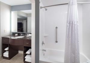 Koupelna v ubytování Homewood Suites by Hilton Austin NW near The Domain