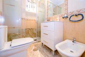 Kúpeľňa v ubytovaní Apartamento Alegria ID111 + 30 fotografií
