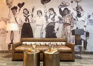 Embassy Suites by Hilton Fort Worth Downtown的休息区