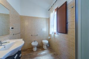 Ένα μπάνιο στο Casa Ginepro piscina e vista mare +20 φωτογραφίες