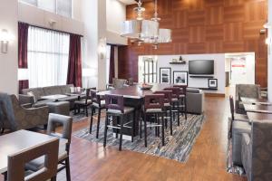 a restaurant with a dining room with tables and chairs at Hampton Inn Los Angeles Orange County Cypress in Cypress