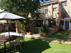 Fotografia z galérie ubytovania Agradable casa rural con piscina privada v destinácii Vallfogona de Balaguer