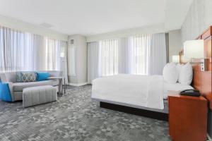 Posezení v ubytování Courtyard by Marriott Amarillo Downtown