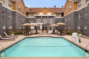 Bazén v ubytování Homewood Suites by Hilton Mahwah nebo v jeho okolí