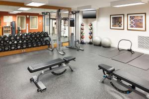 Fitness centrum a/nebo fitness zařízení v ubytování Homewood Suites by Hilton Mahwah