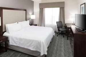 TV a/nebo společenská místnost v ubytování Homewood Suites by Hilton Mahwah